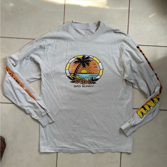 Bad bunny UVST Official Merch (2022) Long sleeve sweatshirt - Picture 1 of 3